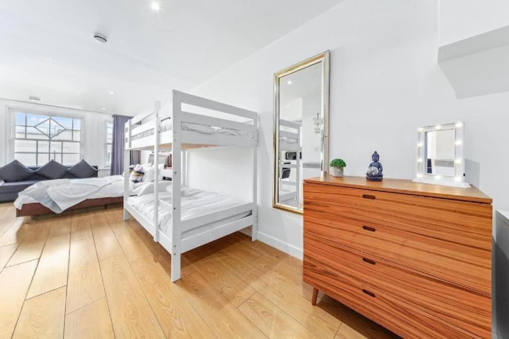 1 Bedroom Flat Piccadilly Sleep 7 In London Vr10 Eksteriør billede