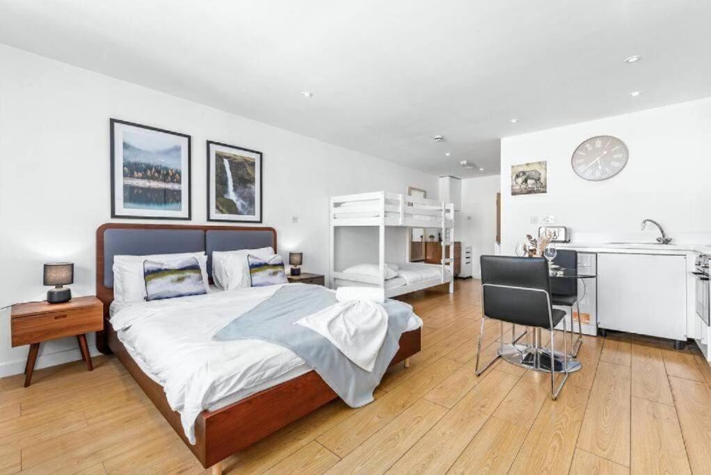 1 Bedroom Flat Piccadilly Sleep 7 In London Vr10 Eksteriør billede