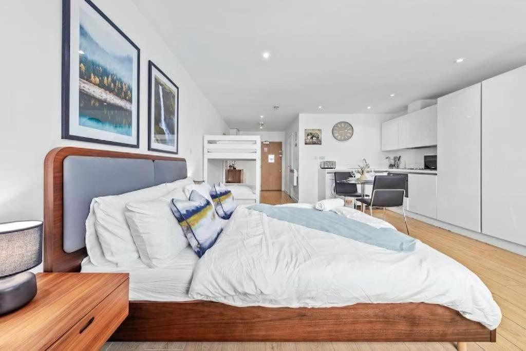 1 Bedroom Flat Piccadilly Sleep 7 In London Vr10 Eksteriør billede