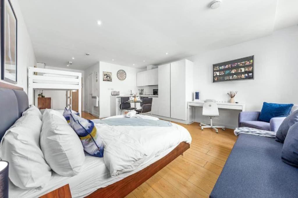 1 Bedroom Flat Piccadilly Sleep 7 In London Vr10 Eksteriør billede