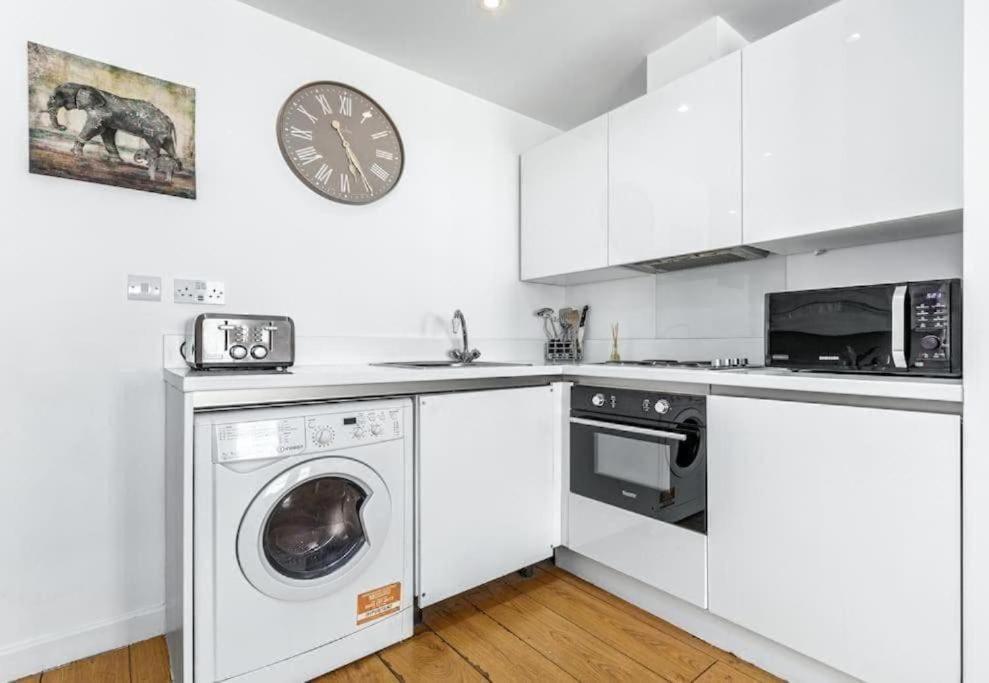 1 Bedroom Flat Piccadilly Sleep 7 In London Vr10 Eksteriør billede