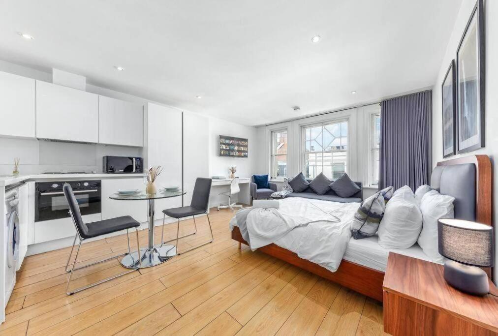 1 Bedroom Flat Piccadilly Sleep 7 In London Vr10 Eksteriør billede