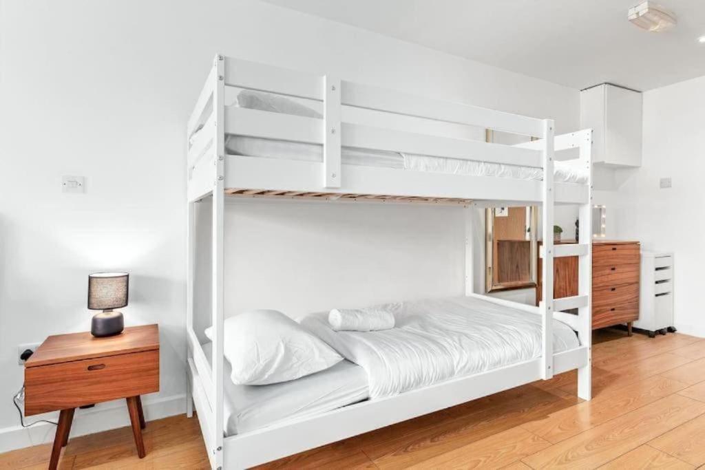 1 Bedroom Flat Piccadilly Sleep 7 In London Vr10 Eksteriør billede